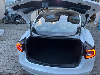 Tesla model 3 - 5