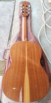 3 Gitary + 2 obal - 5