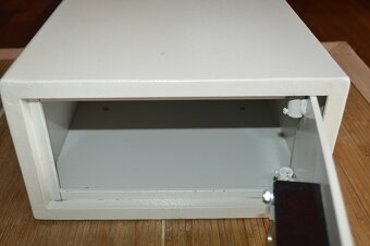 predam tazky, masivny trezor - 5