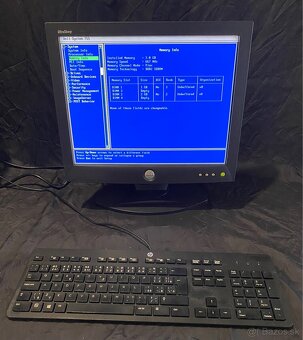 Dell Optiplex 755 a Dell UltraSharp - 5