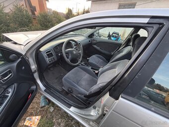 Toyota avensis 2.0i Rozpredam na náhradné diely - 5