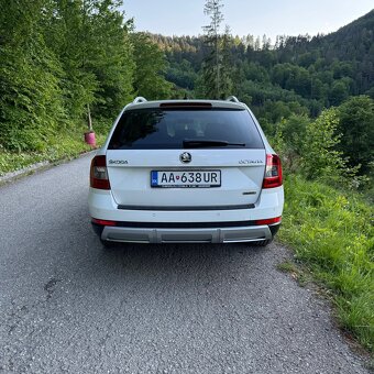 Škoda Octavia Scout 2.0 TDi 110kw 4x4 - 5