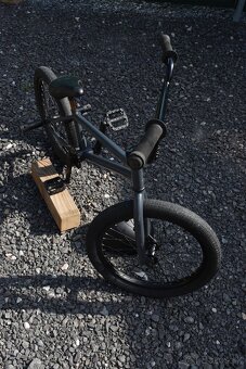 BMX BEFLY FLIP 2019 brakeless + prilba & pegy - 5