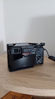 Sony A6400 + MEIKE 50mm F0.95 + príslušenstvo - TOP STAV - 5