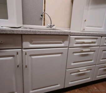 Krásná venkovská kuchyně se spotřebiči,5456 - 5