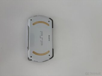 Playstation Portable GO White - 5