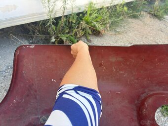 Spodní část mezi předním blatníkem a maskou Tatra 603 - 5