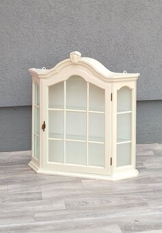 Vitrína biela nástenná. - 5
