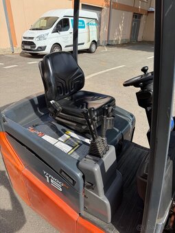 VZV elektricky trojkolesový vysokozdvizny vozík TOYOTA - 5
