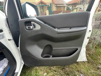 Predám Nissan Navara - 5