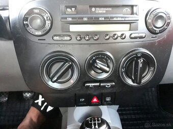 Predám Volkswagen Beetle 2.0. Benzín 85 kw rok 2000 - 5