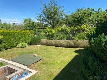 Záhrada s dreveným domčekom - 5