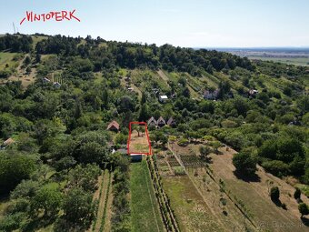 zľava na pozemok s plechovým záhradným domčekom Staré Hory - 5