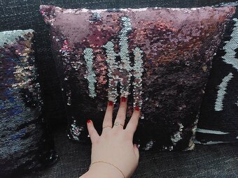 Moderné okrasné vankúše s glitrami - 5