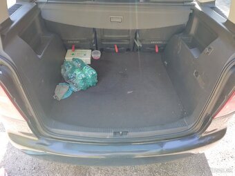 VOLKSWAGEN TOURAN - 5