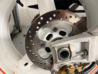 Suzuki GSX-R 1000 K1 2001 - 5