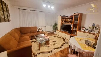 Útulný 2 izbový byt na ulici Komenského s teraskou a záhra - 5