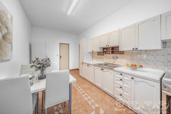 BOSEN |6 izbový RD s veľkou záhradou, s pivnicou a garážou v - 5