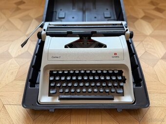 Písací stroj OLYMPIA Carina 2 - 5