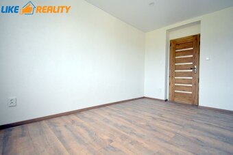 REZERVOVANÉ Veľkometrážny 3 izbový byt Príbovce - 5