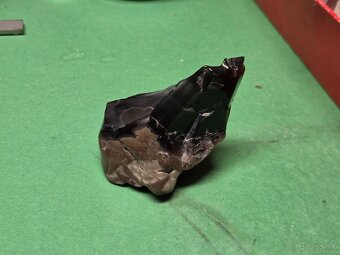 Vulkanický Achát - UV aktívny - 5