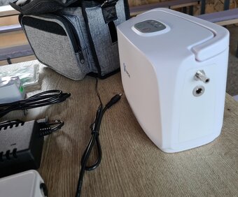 Predám  prenosný  kyslíkový  pristroj s batériou - 5