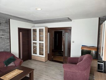 Priestranný zrekonštruovaný päťizbový byt v Banskej Bystrici - 5