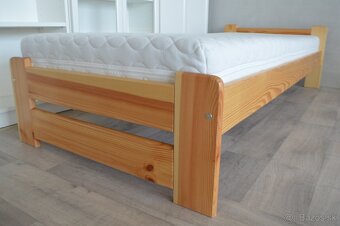 Drevená posteľ s roštom - 5