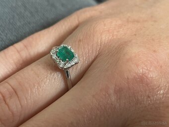 Smaragdový prsteň z 18k bieleho zlata s prírodnými diamantmi - 5