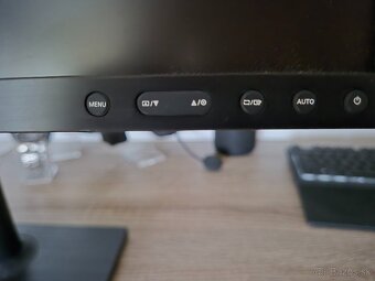 Monitor Samsung NC241 - 5