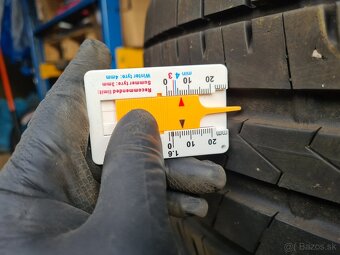 4x letné pneu 235/40R19 - 5