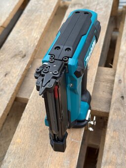 AKU klincovačka Makita - 5