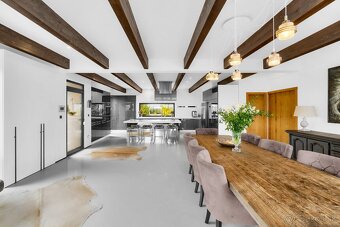 Nadštandardný 4-izbový rodinný dom s bazénom, výhľadom a súk - 5