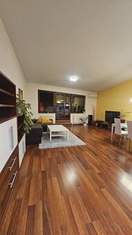 🏡 Prenájom 2-izbového bytu – Slávičie údolie, voľný od 1.12 - 5