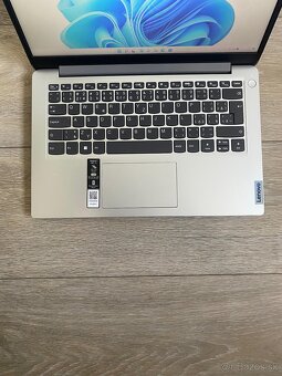 Predám notebook Lenovo - 5
