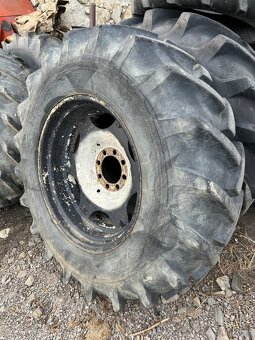 predám zadné kolesá R 28 30 32 34 na zetor major - 5
