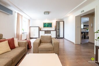 Výnimočný 4 izbový byt Staré Mesto Prievidza 120 m2 - 5