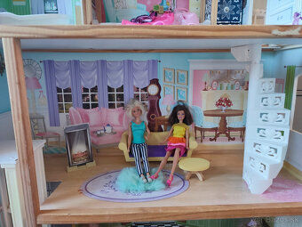 Barbie dom s barbie bábikami, bazénom, autom a prísluš. - 5