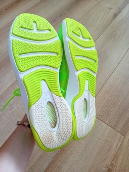 Bežecké tenisky, UNDER ARMOUR, velk. 40 - 5
