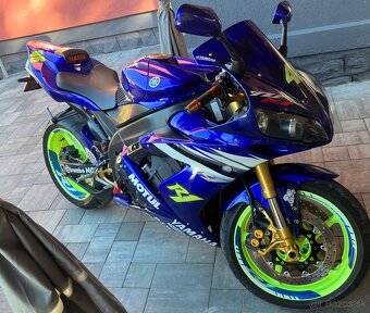 Yamaha R1 - 5