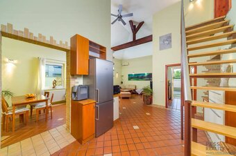 Rodinný dom s podkrovím, 2-garážou, parking, vírivka v srdci - 5