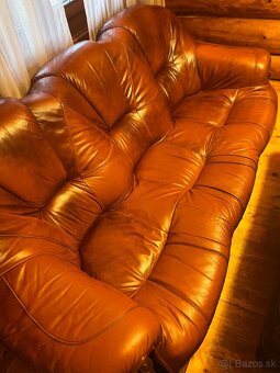 Pravá koža – sedacia súprava + masívna komoda (TOP stav, kla - 5