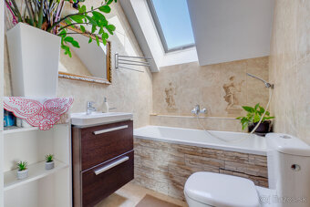 Na predaj - priestranný 3-izbový rodinný dom vo Vajnoroch - 5