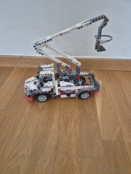 Lego technic Bucket Truck 8071 - 5