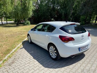 Opel Astra J 1.6 Turbo benzín - 5