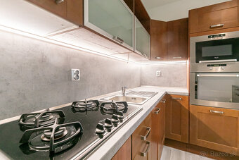 Zariadený, zrekonštruovaný 4 izb.byt 79 m2, balkón, pivnica. - 5