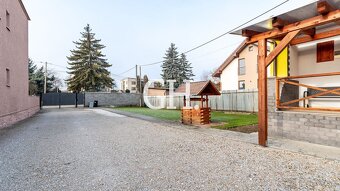 Priestranný pozemok 821 m2 s domom vhodným na podnikanie aj - 5