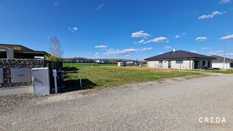 CREDA | predaj stavebný pozemok so stavebým povolením a IS, - 5