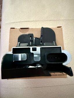 Uplne nový zámok na VW Touran - 5