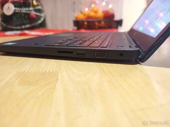 DELL Latitude 3580 - 15.6" / i5 / DDR4 / SSD / AMD grafika - 5